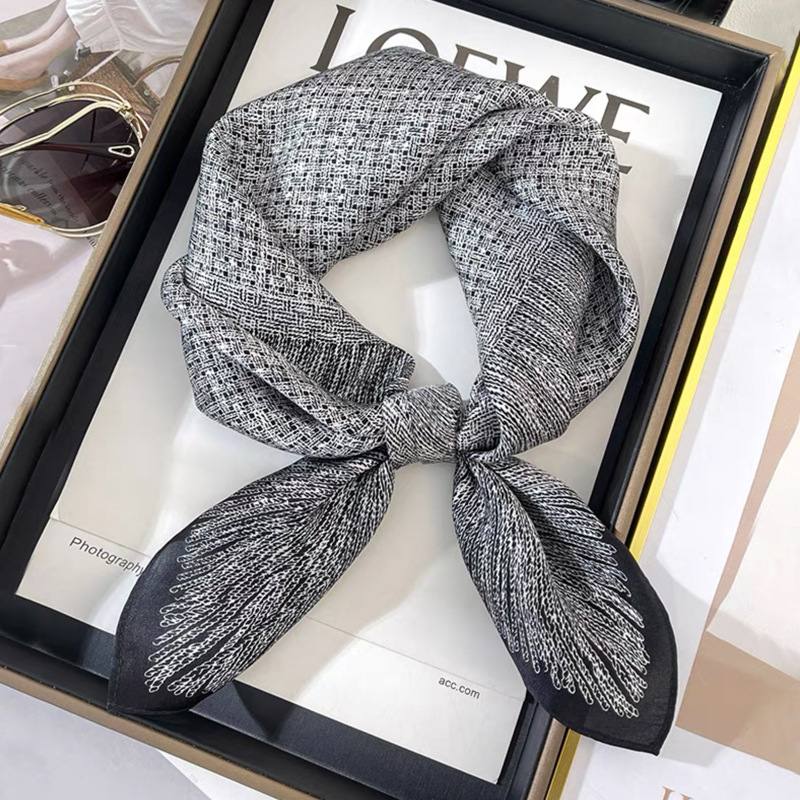New Silk Scarf Women Spring And Autumn All Fashion Printed Square Towel 70Cm Europe And The United States Silk Gift Small Square Towel Wholesale Application Scenario