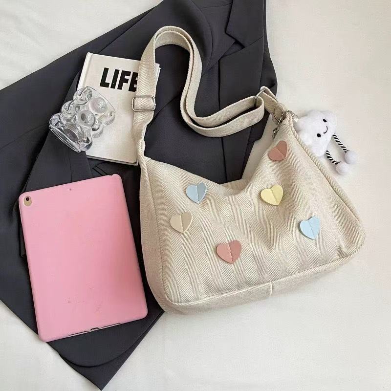 休闲帆布斜挎包女2025新款大学生上课潮牌小众百搭通勤单肩饺子包详情3