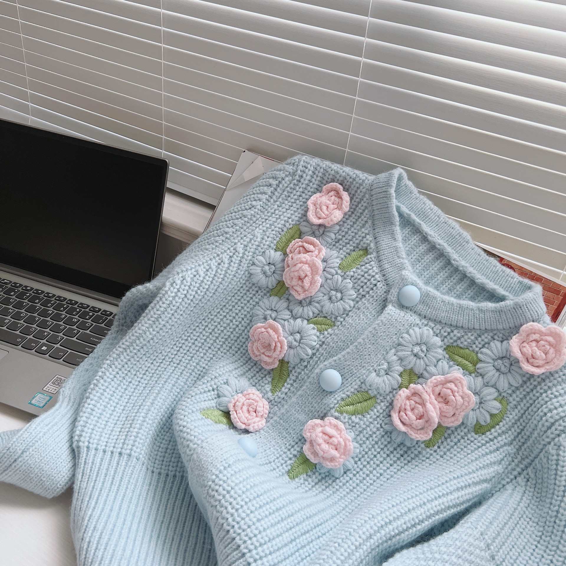 Heavy Industry embroidered cardigan sweater coat for women's early autumn 2022 new style petite loose round-neck long-sleeved knitted sweater Application Scenario