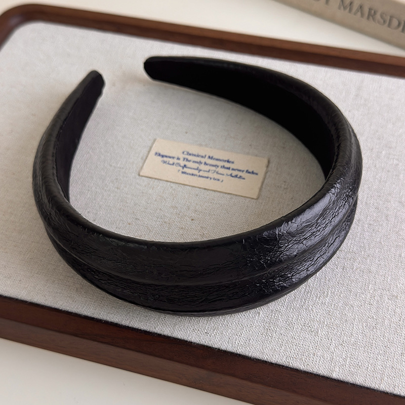 The new autumn and winter fashion leather concave-convex hair band exudes a sense of luxury. The high headband at the top of the head is versatile. The wide-edge facial hair clip is a headpiece pic 15