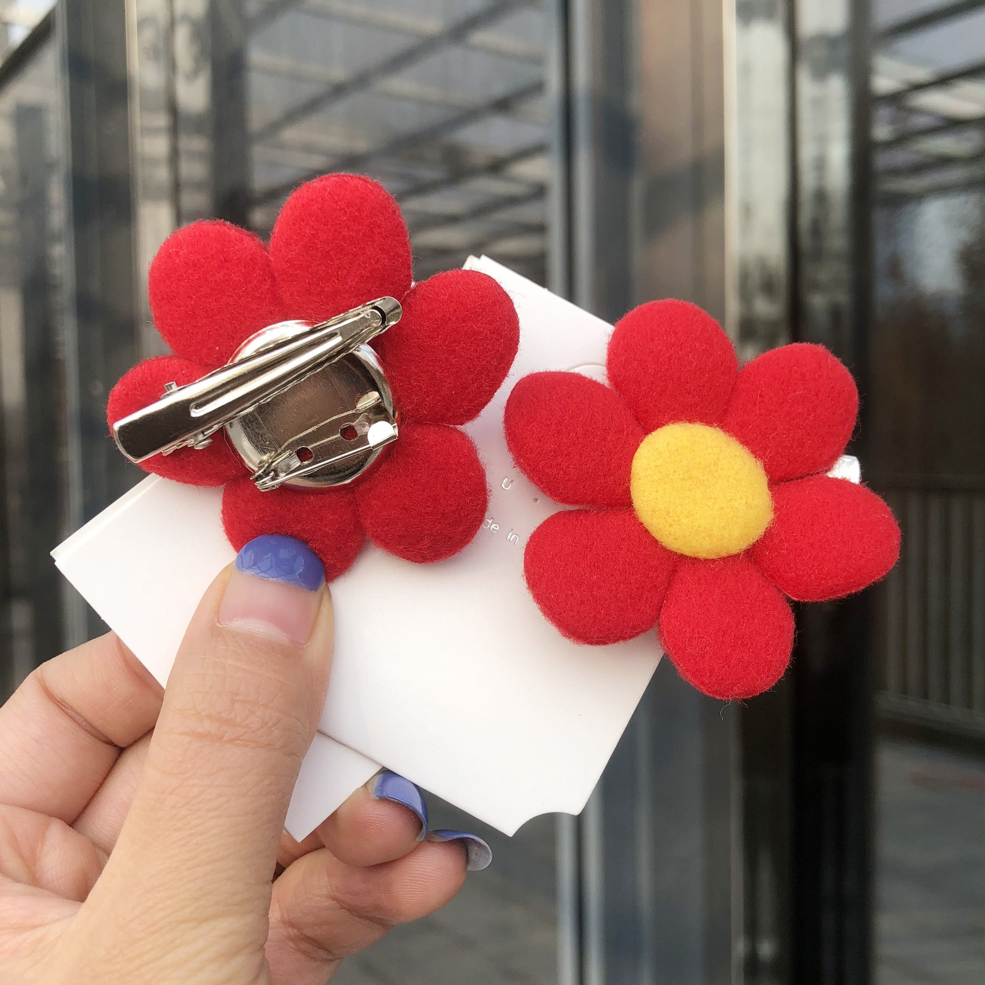 Kindergarten small red flower snap circle children's brooch hairpin net red girl flower cute creative hand loop hair band Specification drawing