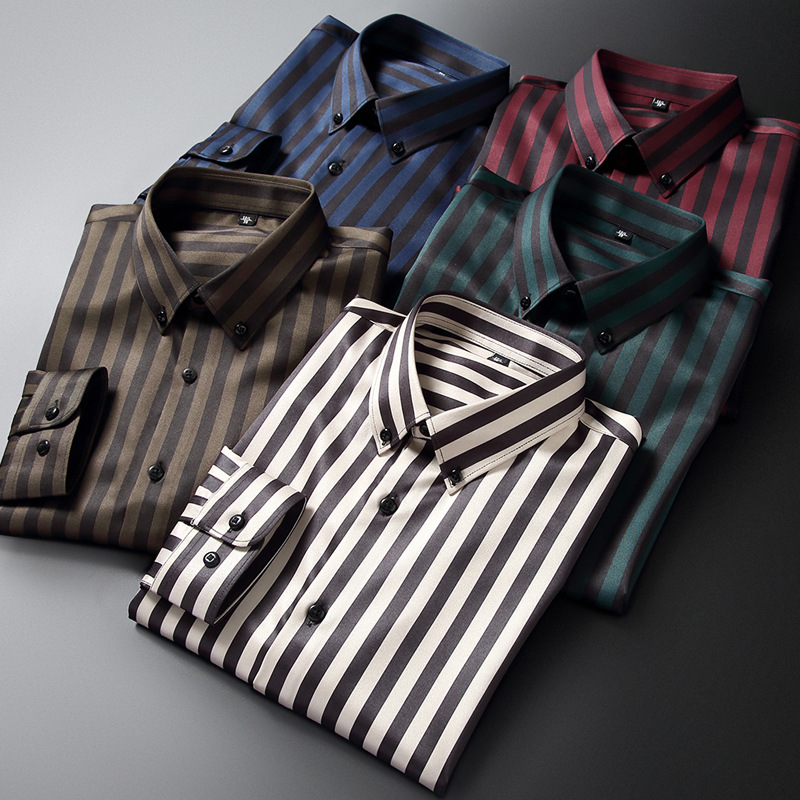 The new vertical striped men's shirt for Spring and autumn 2022, a casual, no-iron, formal, square-neck men's shirt for young and middle-aged people