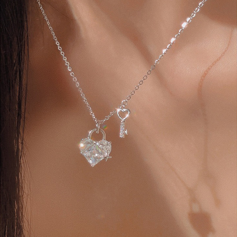 Titanium Steel Fashion Design Love Necklace Girl Small Diamond Heart Key Network Red Collarbone Chain