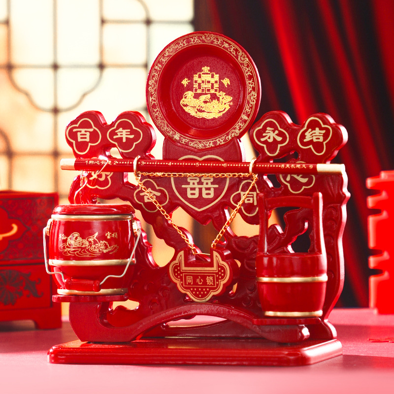 Three-piece set of solid wood and rosewood color small descendants bucket set, wedding toilet, heart-to-heart lock, dowry decoration
