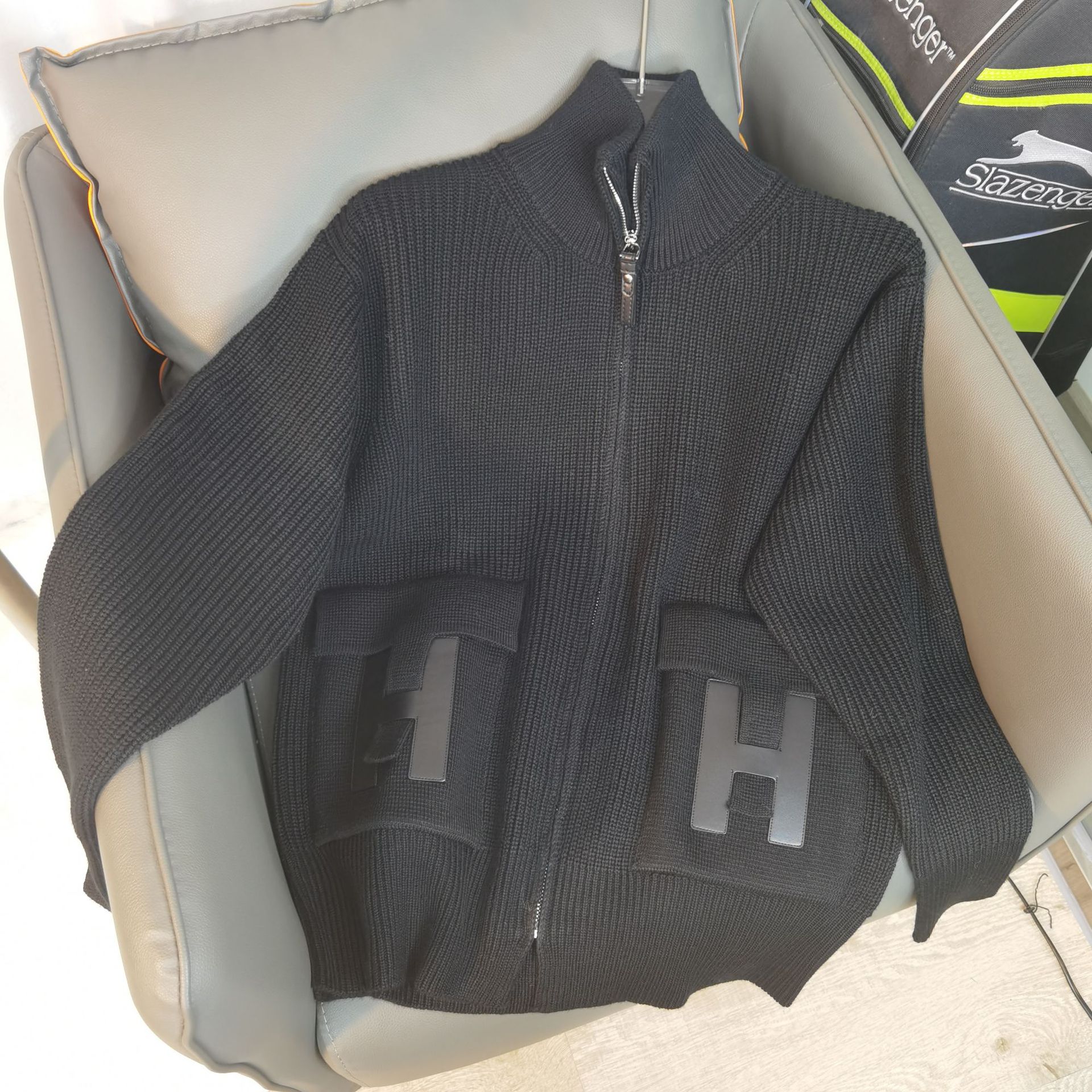 H Family Style wool sweater jacket for women 2023 autumn/Winter new style loose thickened knitted cardigan in stock details Picture