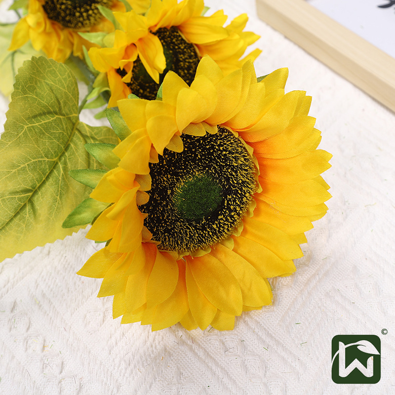 Artificial sunflower single wedding home decoration flower arrangement, restaurant model room, European-style Latin vase decoration artificial flower Application Scenario