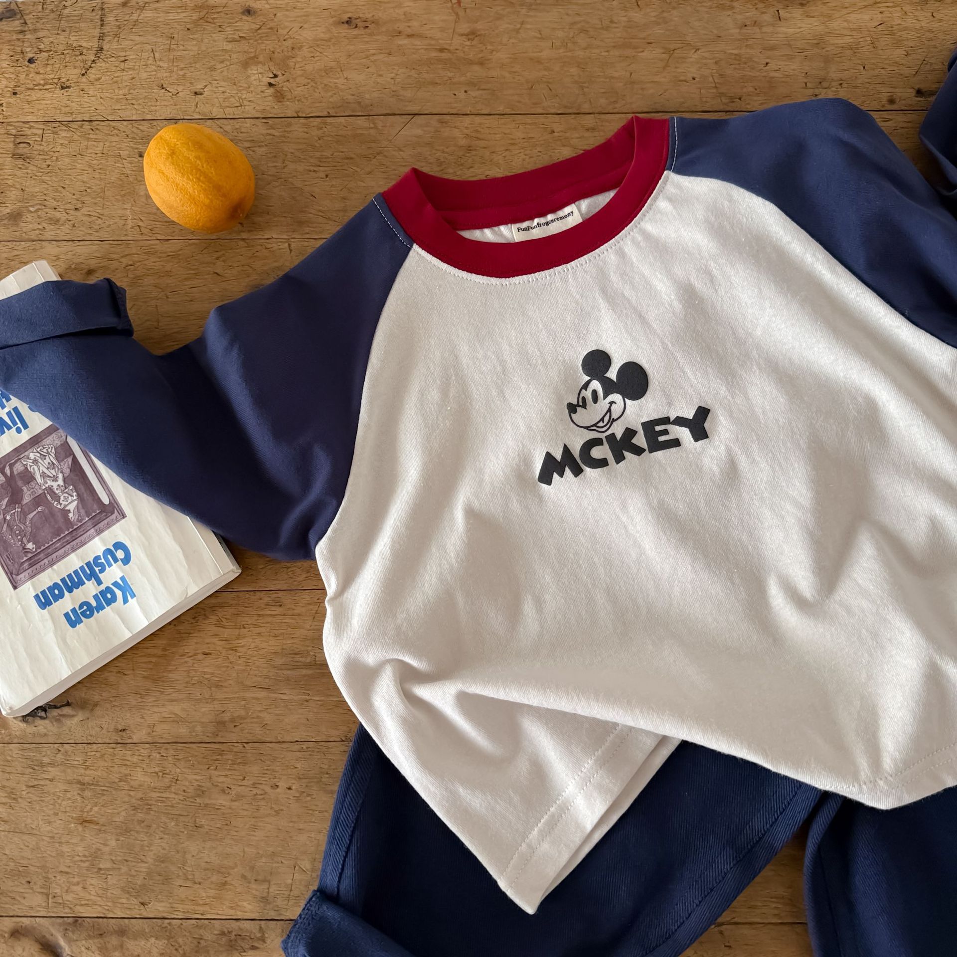 Long-sleeved children's T-shirts in stock for 2025 autumn and winter, Korean-style casual baby base layer for boys and girls details Picture
