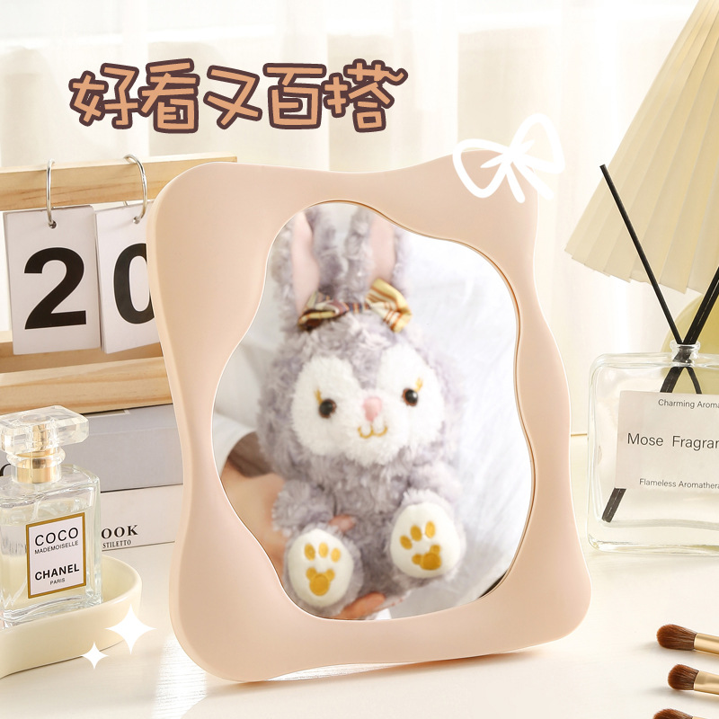 新款桌面化妆产品图