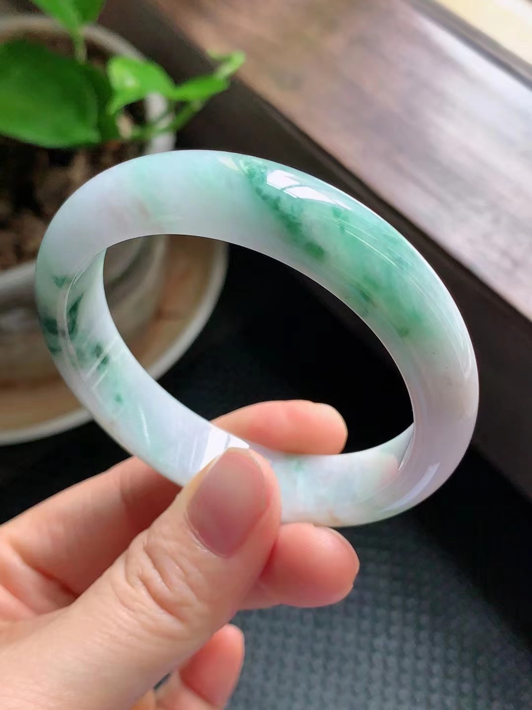 Natural jade bracelet A genuine product with certificate, natural light photo jade bracelet, natural jade jewelry details Picture