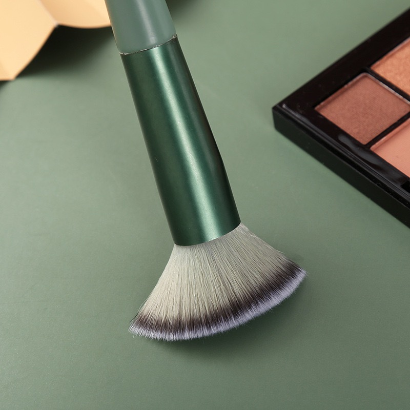 The popular Four-Season Green quick-drying makeup brush is a 13-piece makeup brush set with soft fine bristles and long rods Specification image