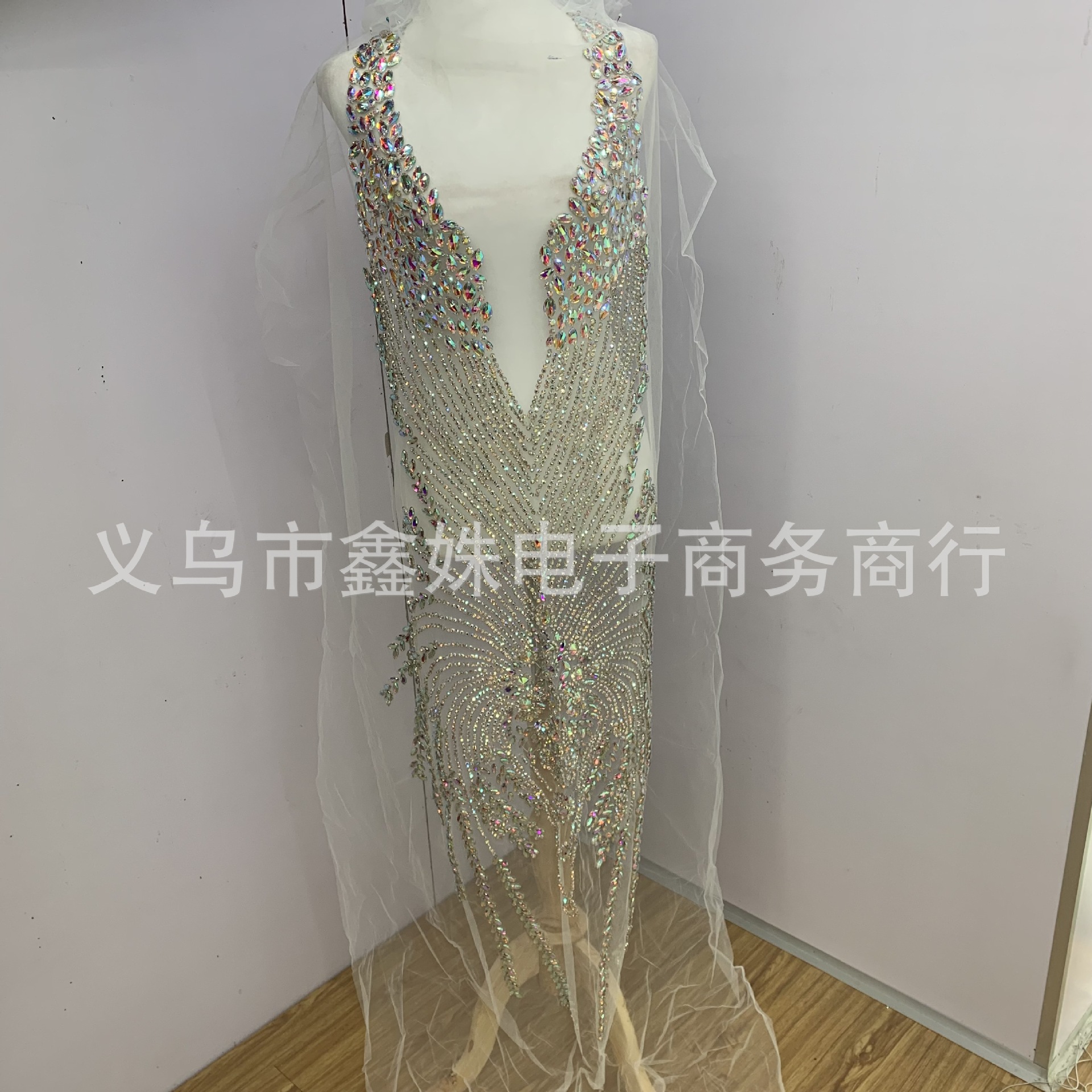 Red large-sized, super-heavy, luxurious large diamond, hand-stitched beads, luxury wedding dress and evening gown, glass rhinestone cut pieces, clothing accessories Item Picture