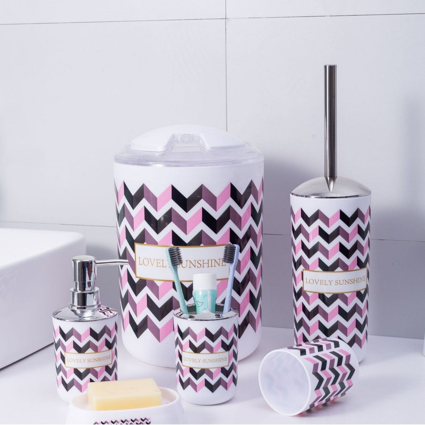Six-piece bathroom supplies, mouthwash cup set for bathroom Application Scenario
