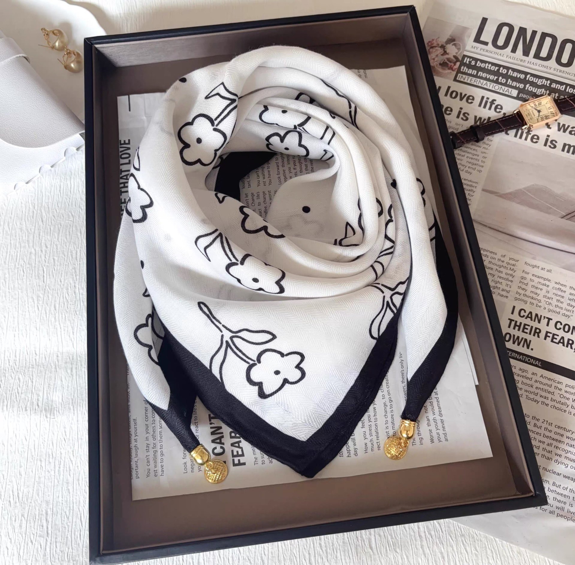 磁吸扣方巾女爆款新款外搭护颈围巾棉质百搭气质领巾轻薄舒适批发详情7