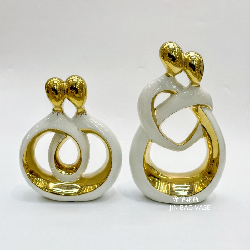 Double-person hugging ceramic ornaments, creative home decorations, living room TV cabinet, wine cabinet, entrance hall decoration, light luxury furnishings