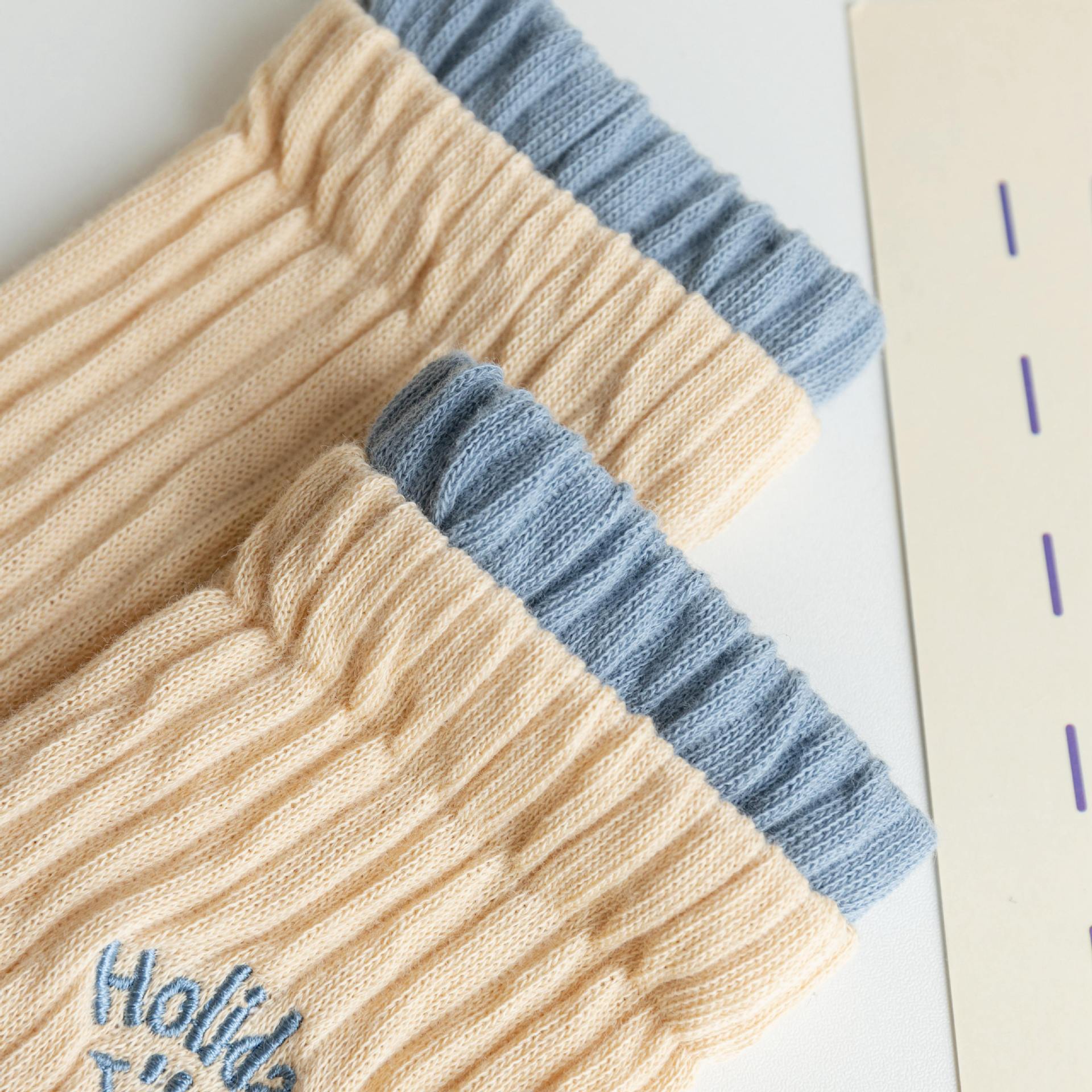 New thickened embroidered cotton socks for autumn and winter, retro ins style, trendy solid color socks, sweat-absorbing, warm, simple mid-calf socks for women Application Scenario