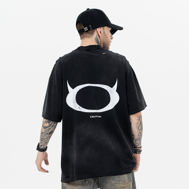 SUP Men's Wear - A new Spring/Summer 2024 collection: A trendy brand's signature washed gradient dyed simple devil logo short-sleeved T-shirt Application Scenario