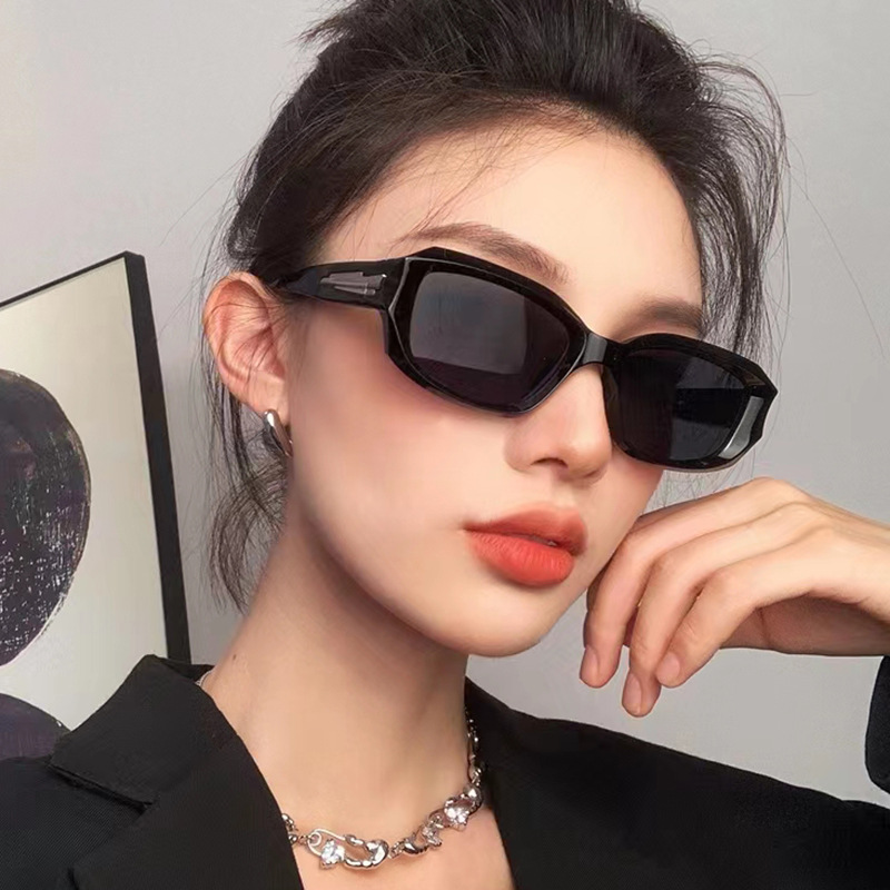 Rectangular blue tea leaf future technology black and white sunglasses, men's and women's layered hip-hop glasses, photo sunglasses details Picture