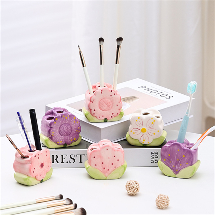 Creative, funny and cute flower pen holder, makeup brush storage box, office, student desk, simple gift for women Application Scenario
