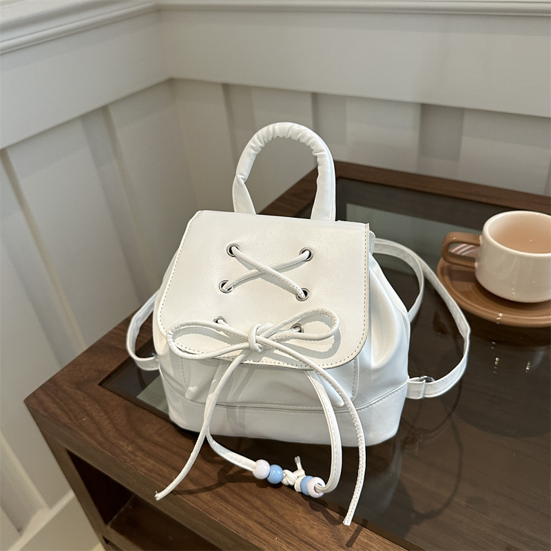 Ladies' stylish drawstring handbag 2024, niche design, versatile, ins solid color gentle backpack trend details Picture
