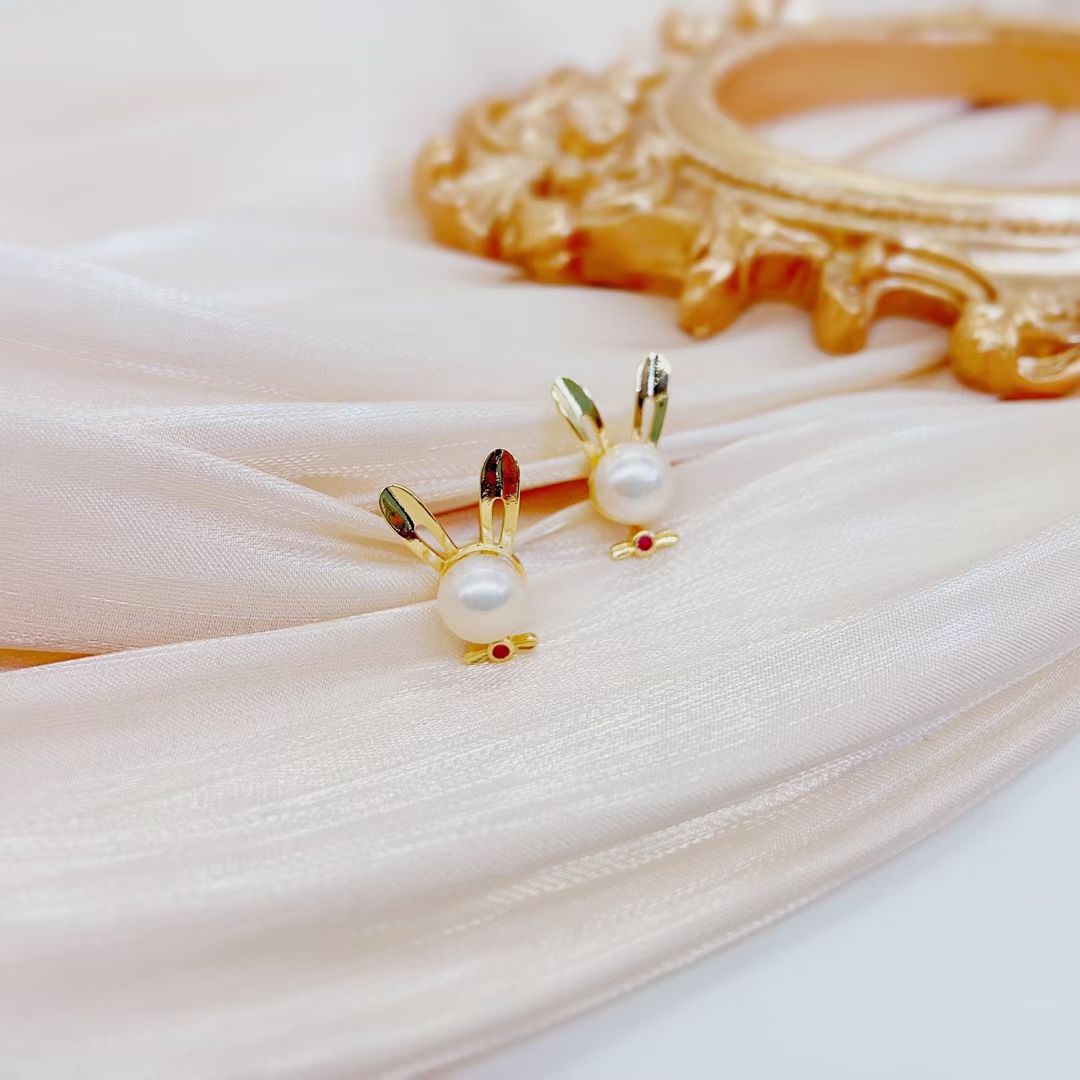 New Year 2023 Rabbit stud earrings are small, cute, fresh, fashionable and lively. Wholesale new style of rabbit Year earrings Specification image