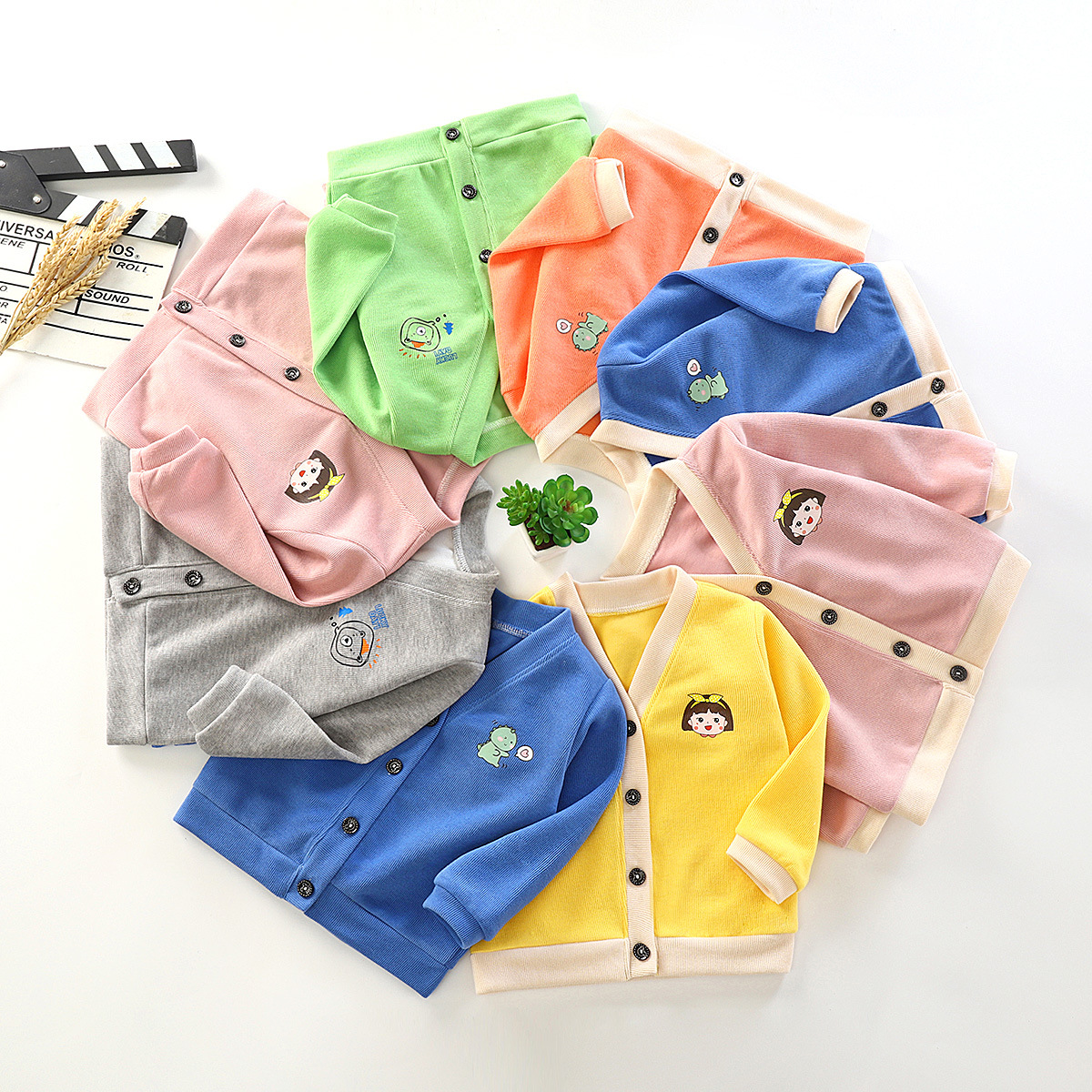 2022 New children's sweaters, cardigans, jackets, autumn girls' sweaters, boys' hoodies, V-neck sweaters, single tops