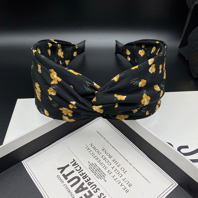 Black hairpin headband, a new fashion for women in 2024, high top, versatile for shopping, wide-edge pressure headband Specification image