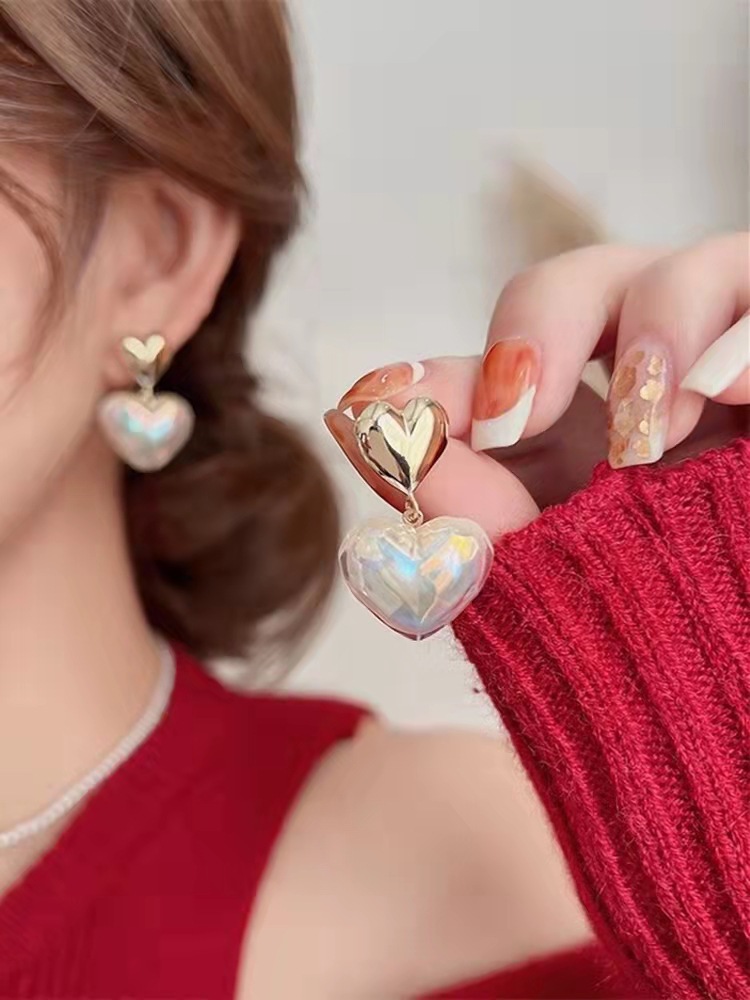 Mermaid pearl love earrings earrings drop 2023 new fashion niche design sense of high-grade cold wind earrings details Picture