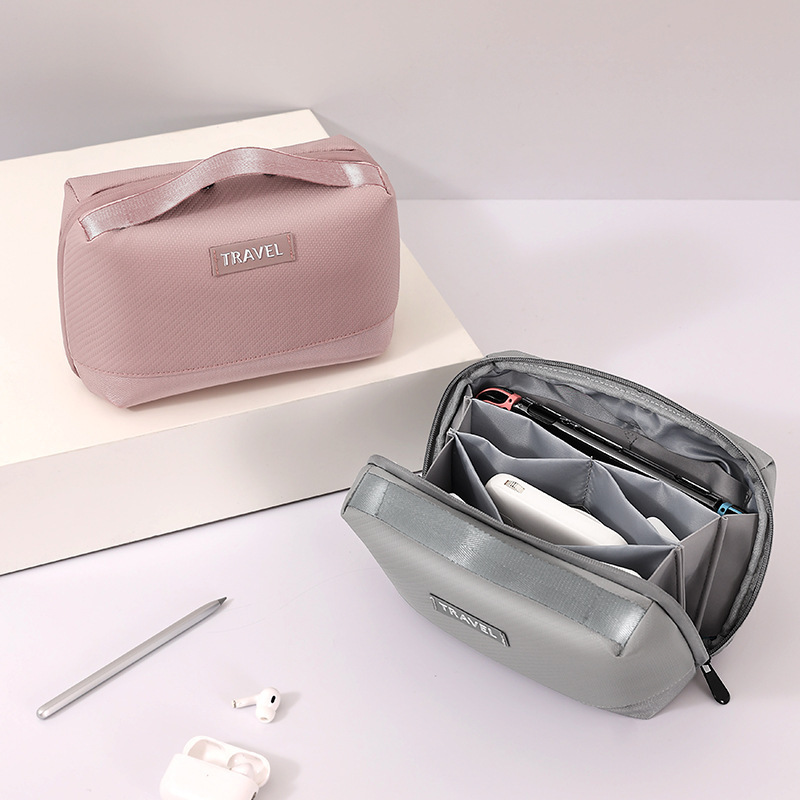 The new data cable storage bag, mouse, headphones, digital accessories storage bag, travel toiletries and makeup bag are all portable