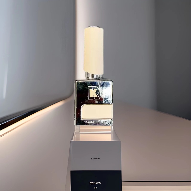 The cross-border nude nail polish gel, in a trendy red color, is a summer ice-clear nail polish gel specially designed for light therapy nail salons Application Scenario