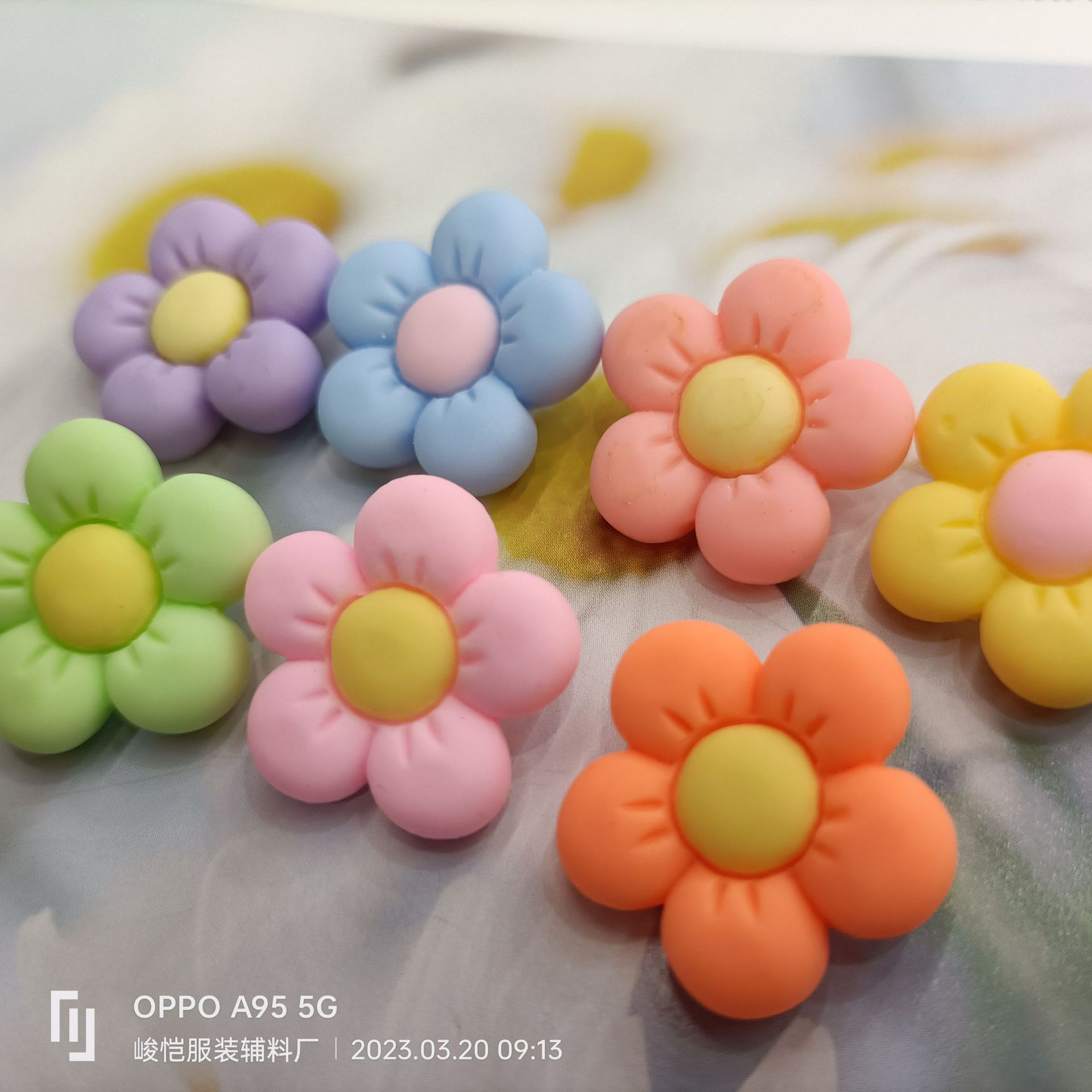 Cartoon fruit, animal, flower, bead, perforated resin, children's diy handmade hair band material, kindergarten accessory material Specification image