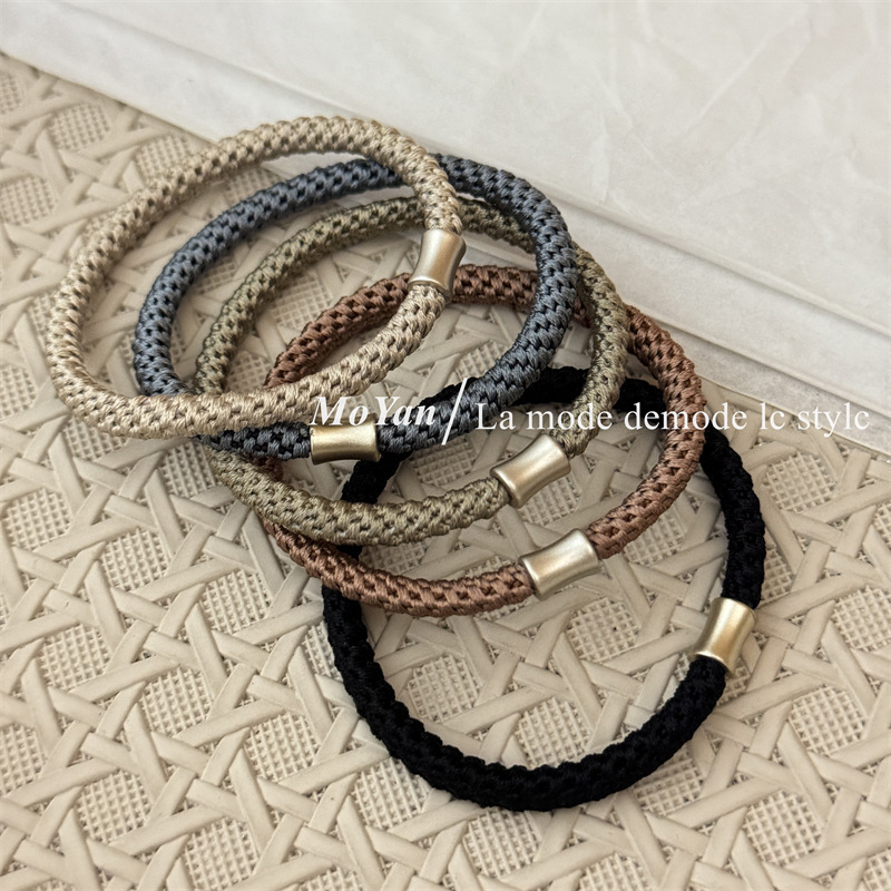 Korean-style simple hair tie for girls, elastic and durable basic hair tie, thick network wire, hemp rope, daily hair tying, ponytail rubber band Application Scenario