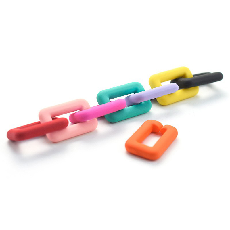 Wholesale acrylic hand feel paint chains, seven-color macaron chain buckles, DIY modular chain jewelry accessories Application Scenario