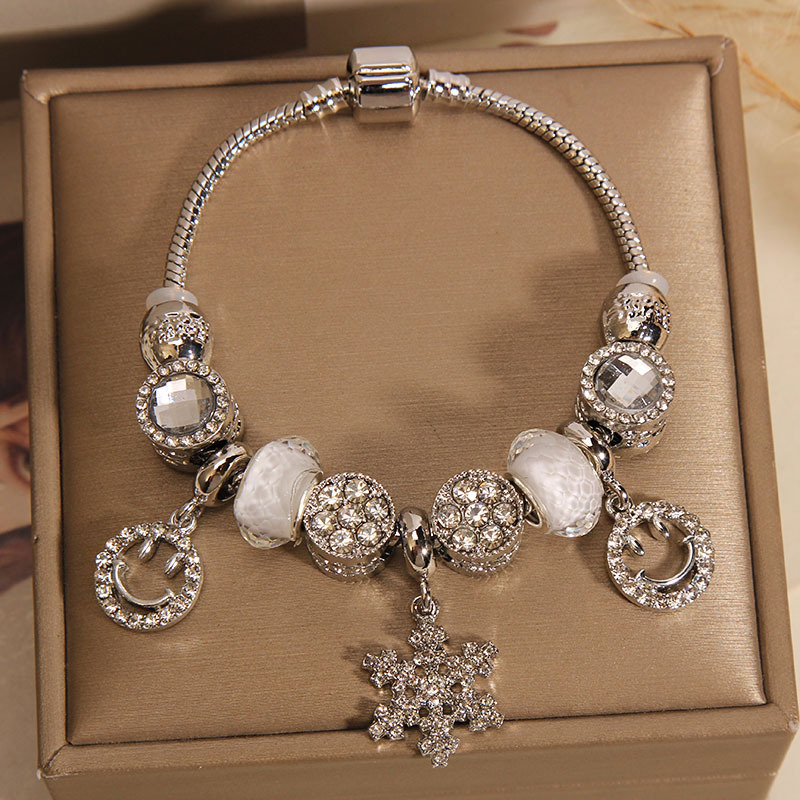 Pan estilo brazalete de nieve nicho ligero extravagancia blanco borracho cuentas cara sonriente pincho de mano temperamento corazón de chica brazalete de influenciador