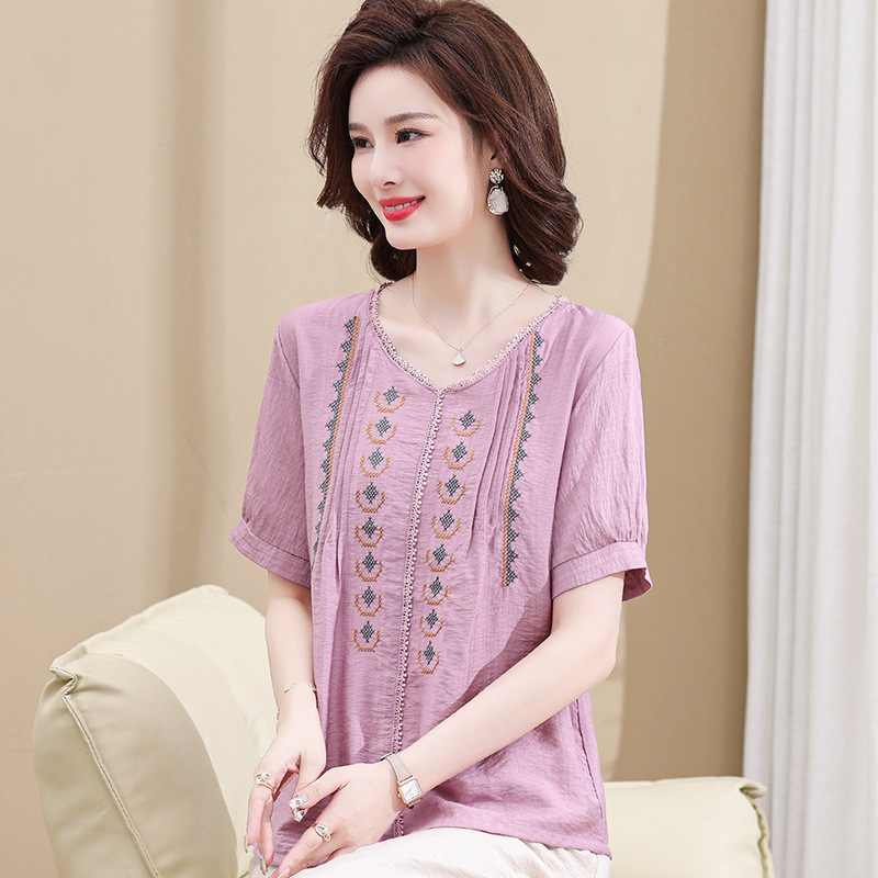 2023 Summer short-sleeved set for middle-aged mothers, a new summer style of loose, stylish and youthful embroidered T-shirt for women Specification image