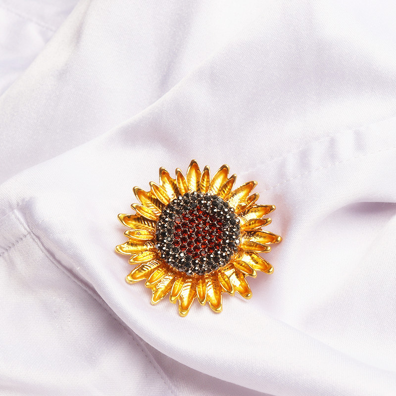 Cross-border best-selling full-diamond sunflower brooches, women's sunflowers, small fragrance style brooches, retro pins, suits and overwear