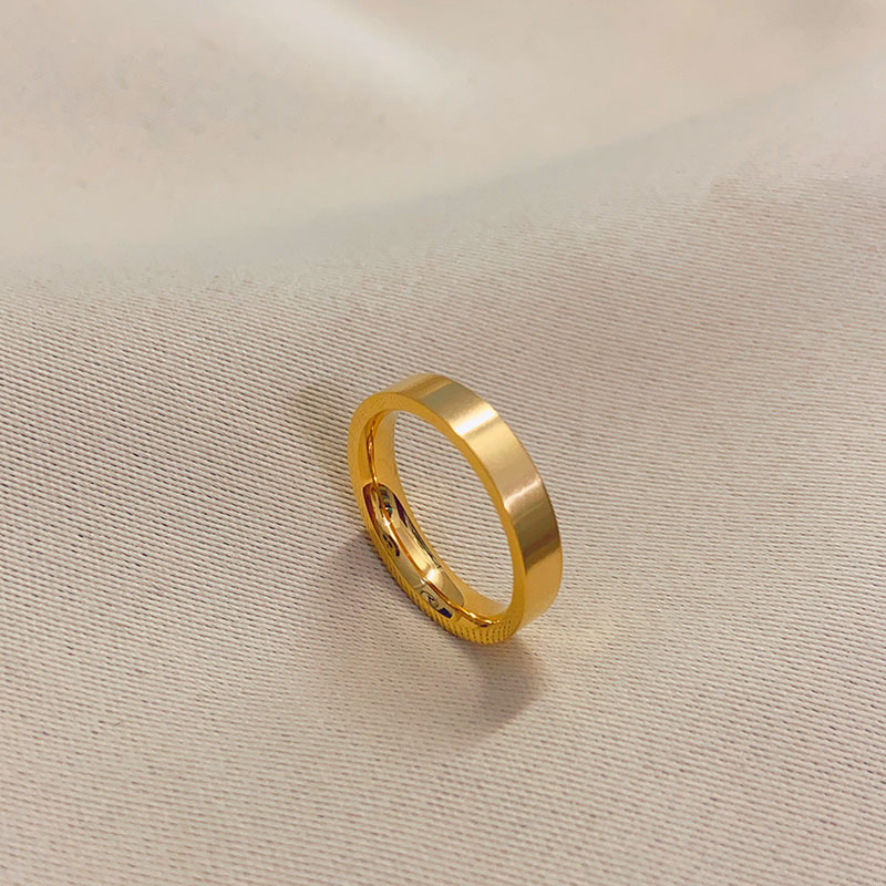 The classic matte ring for both men and women, made of titanium steel with 18k gold plating, exudes a high-end feel and does not fade Specification image