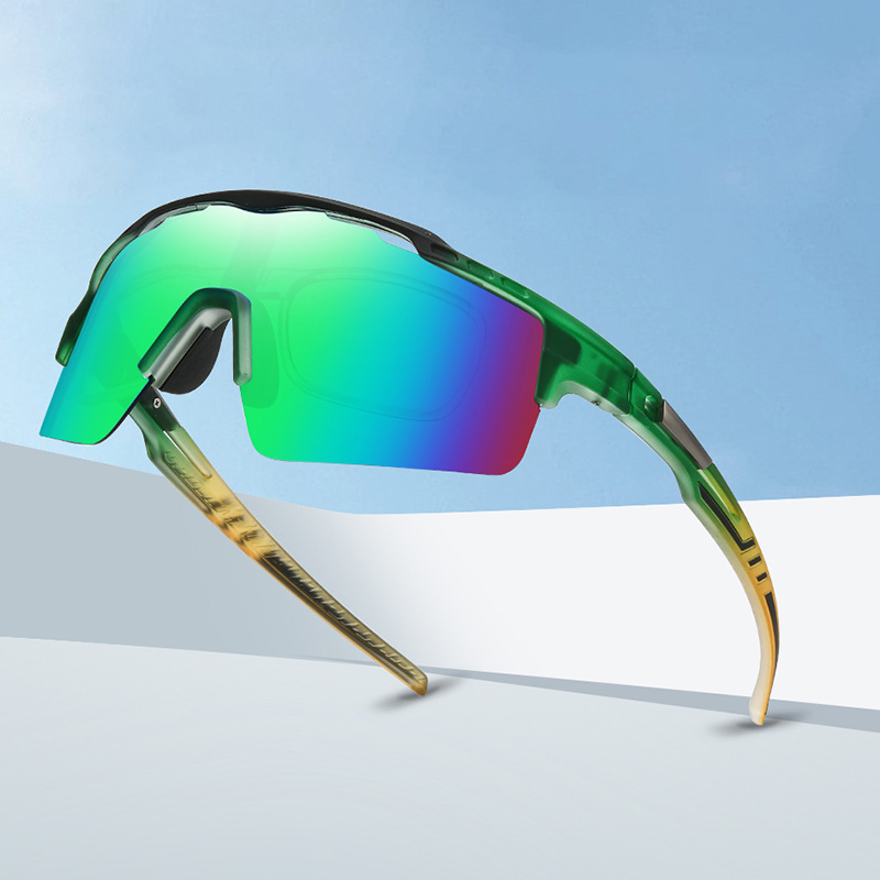 The 1806 new unisex windproof cycling glasses can be paired with myopia sunglasses. Fashionable outdoor sports sunglasses are trendy Application Scenario