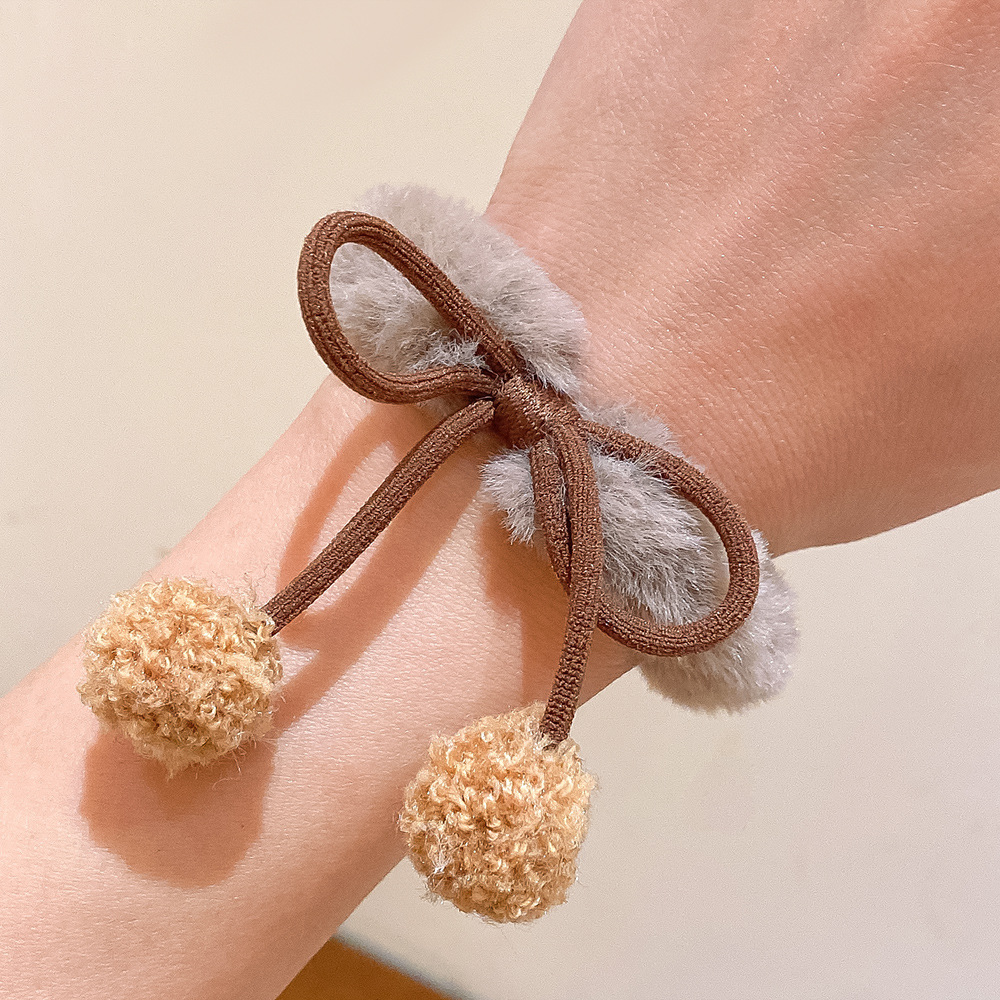Korean high-elasticity pom-pom hair tie for women, ins cute hair accessory, autumn and winter plush hair band headband Application Scenario