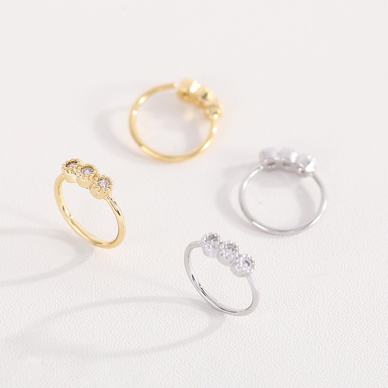 New White Stone Nose Ring Decoration Fashion Diamond-Encrusted Metal Piercing Piercing Adornment Small Simple Net Red Tide Matching Jewelry Accessories Application Scenario