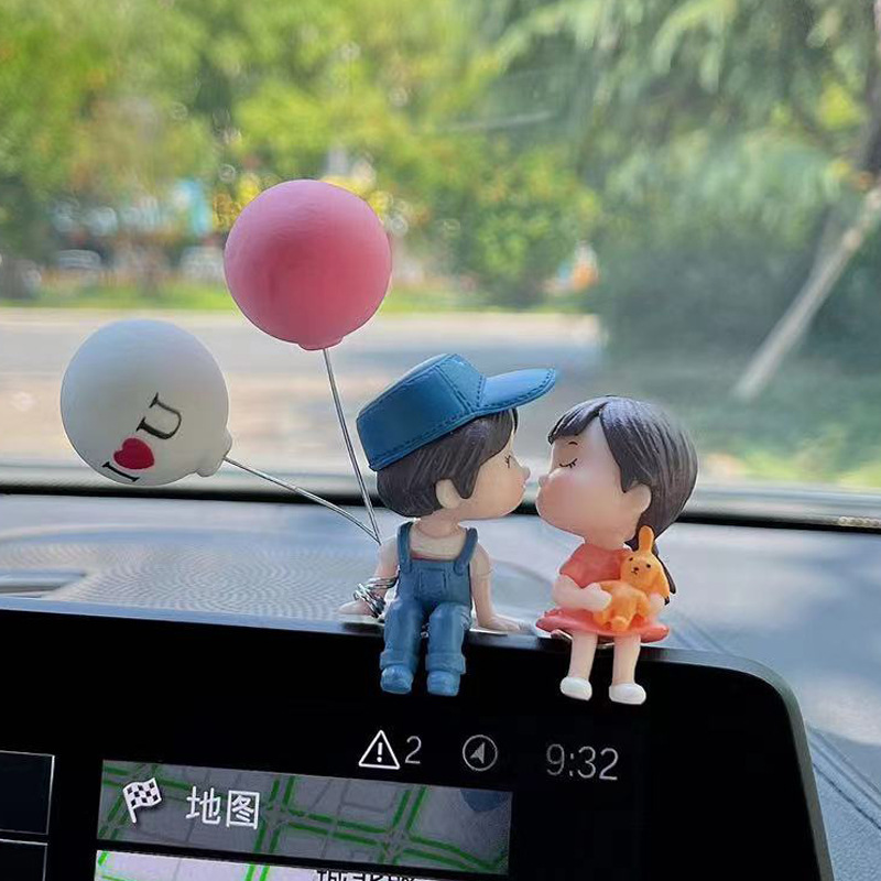 Net red car decoration wholesale car interior decoration cute kiss couple doll electric car decoration full figure