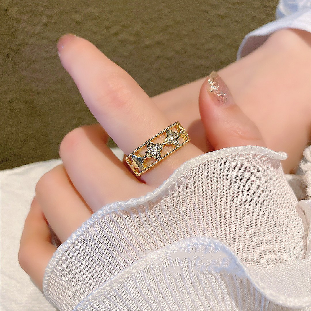 The New Kimoj Ring Exudes A Cross-Border Charm Of European And American Light Luxury. It Is A Zircon Inlaid And Hollowed-Out Four-Leaf Clover Ring For Women, A Niche Accessory That Is Very Eye-Catching Specification drawing