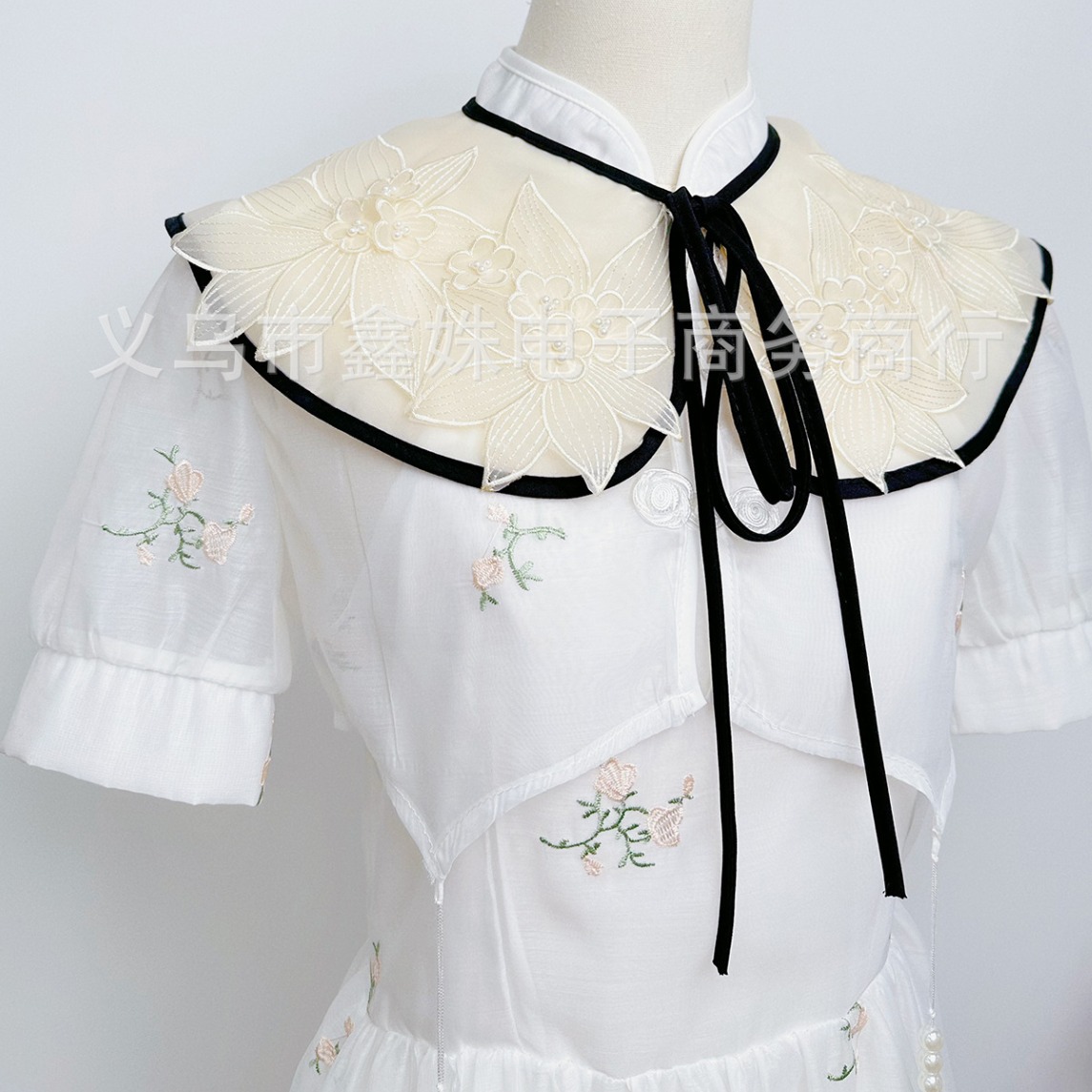 Three-dimensional flower black fringed collar women's clothing accessories details Picture