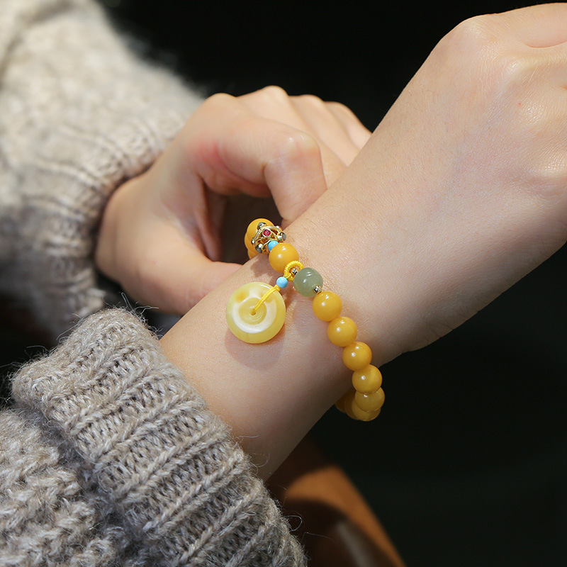 Natural 8MM beeswax round bead bracelet with peace pendant, women's accessory, retro and artistic single-circle best friend bracelet wholesale details Picture
