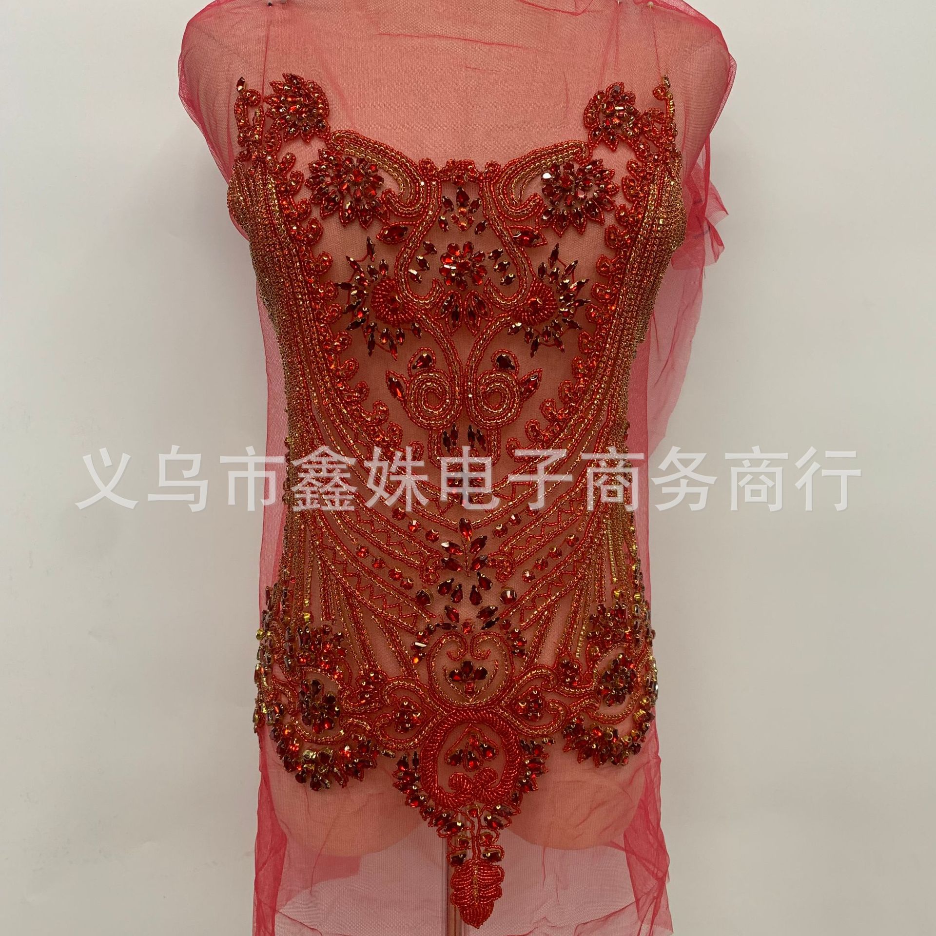 红色性感重手工DIY精致水钻婚纱礼服蕾丝服装设计
