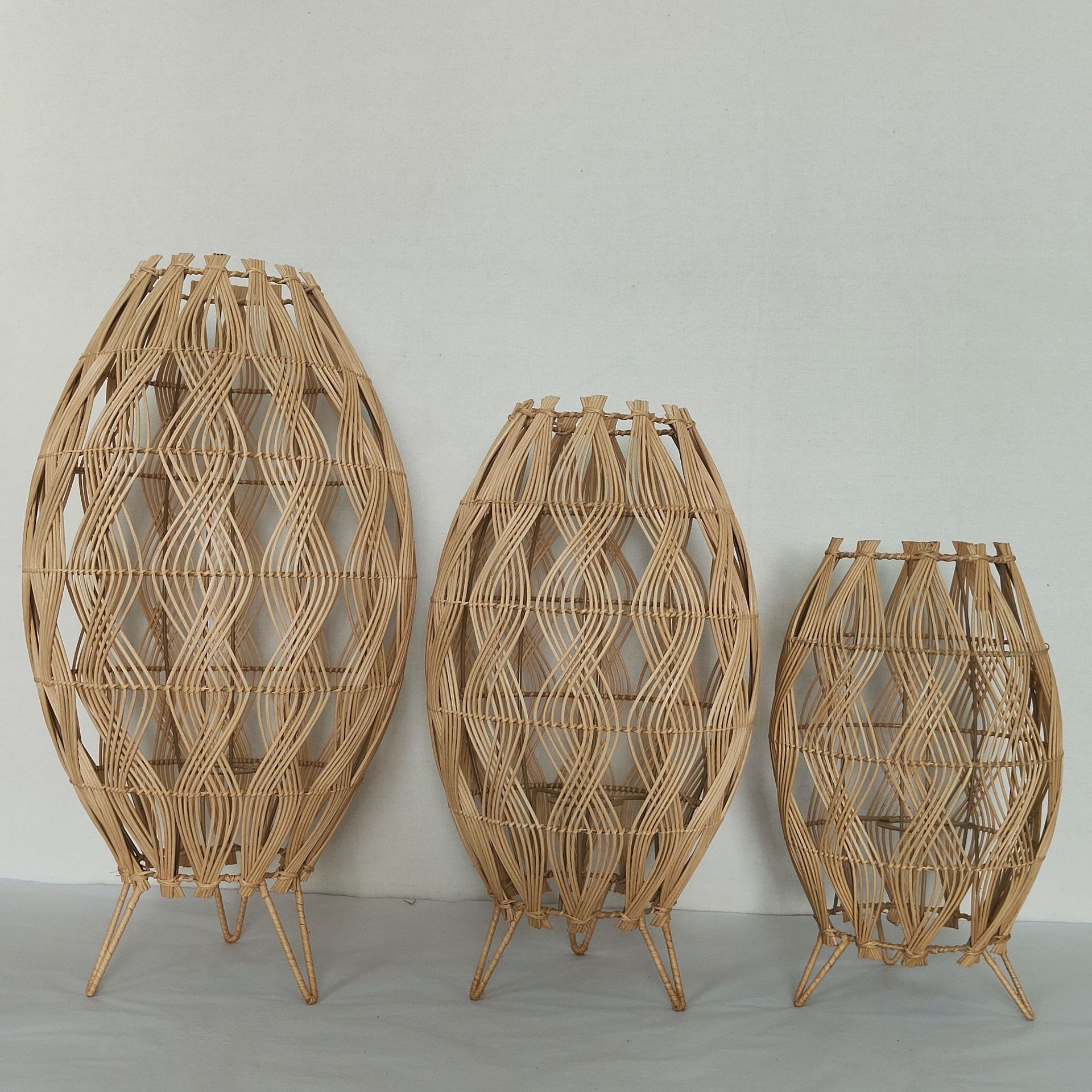 Hand-woven table lamp, European-style creative living room sofa, study, bedroom bedside, personalized rattan floor lamp details Picture