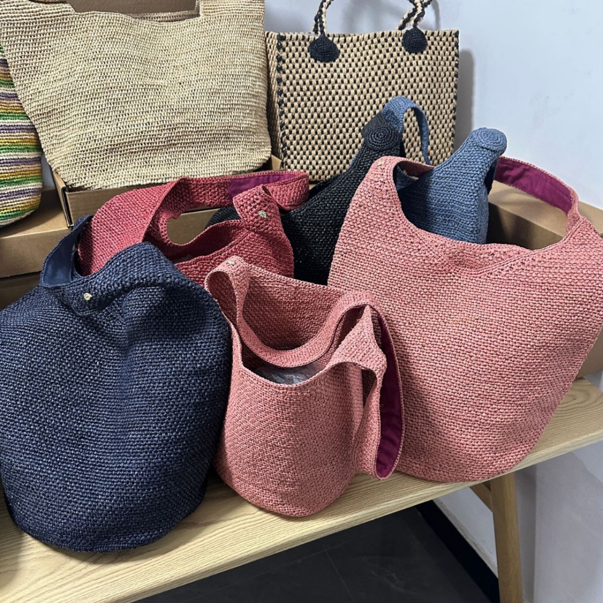 Japanese and Korean style bucket bag, hand-woven Lafite grass bag, women's summer beach bag, travel single-shoulder bag Specification image