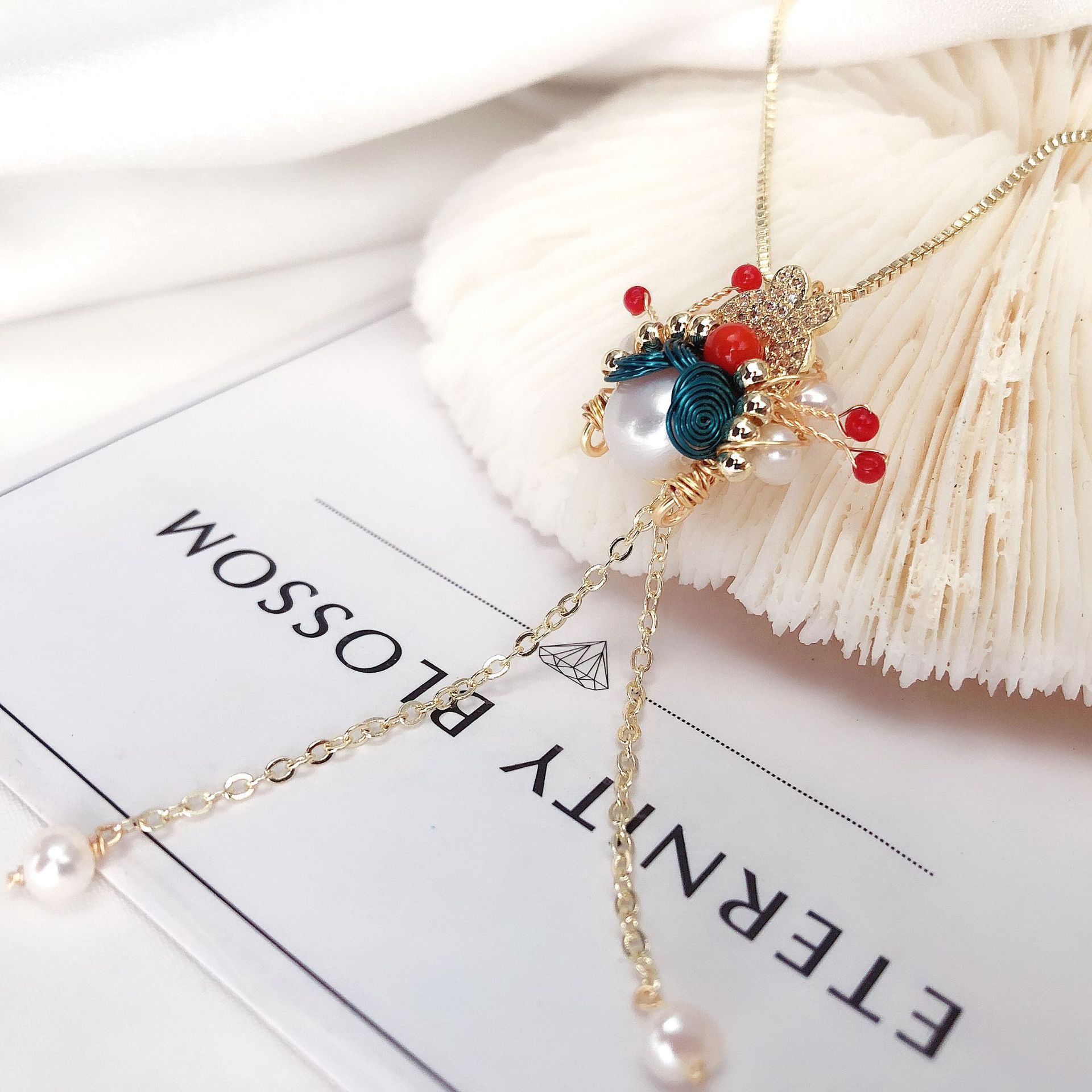 Wholesale of vintage pearl necklace for women with Peking Opera facial makeup, personalized and fashionable collarbone chain, handcrafted dama Dan accessory necklace Application Scenario