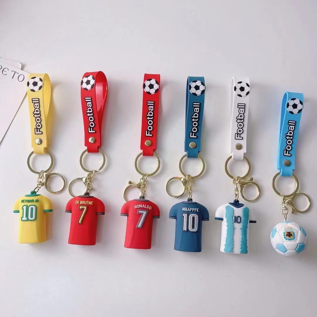 足球明星球迷小礼品梅西球衣钥匙扣男士汽车链C罗包包书包小挂件