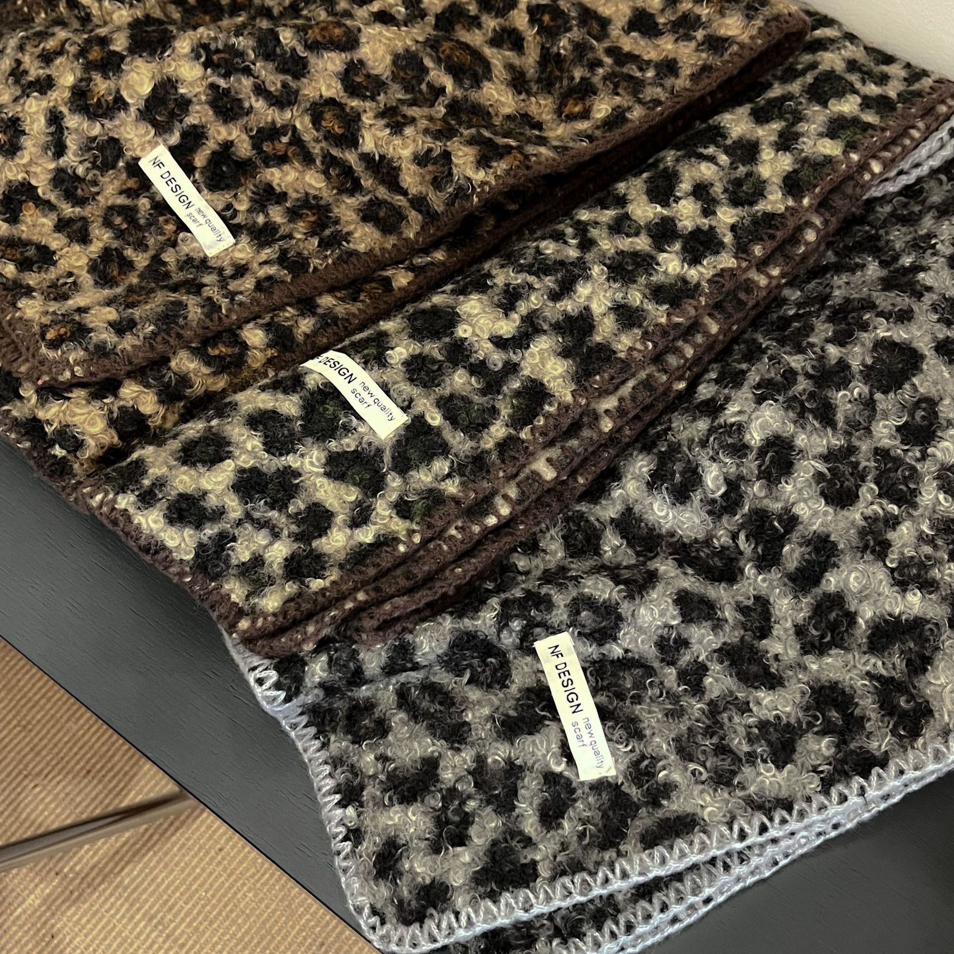 2025 Retro new Hot Girl Autumn and Winter leopard print versatile winter scarf and neck thickened warm shawl pic 7