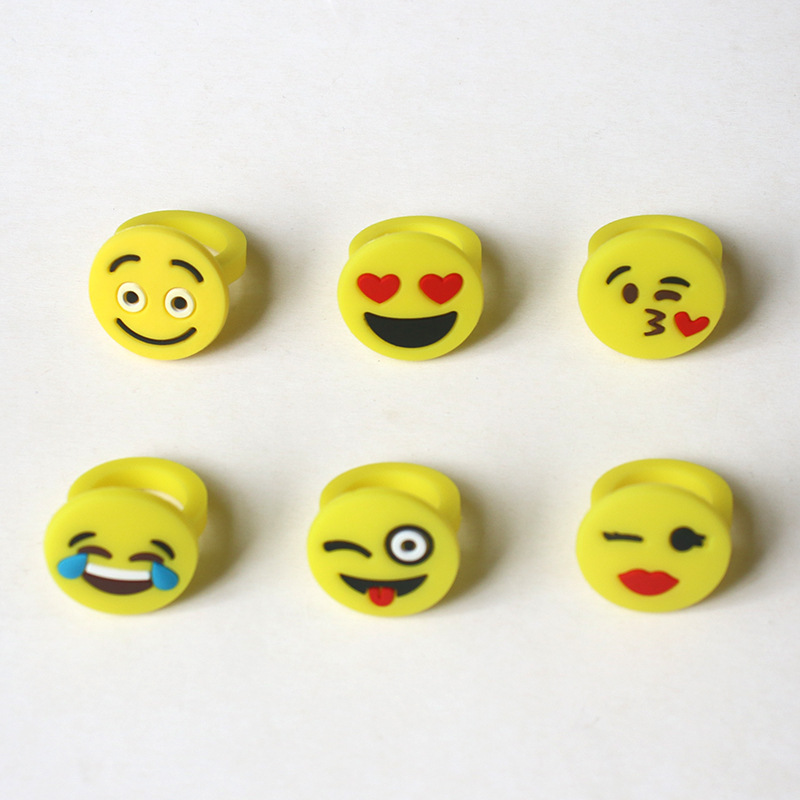 Wholesale of fashionable and cute PVC soft rubber expression smiling face rings, children's rings, girls' rings and cartoon accessories Application Scenario